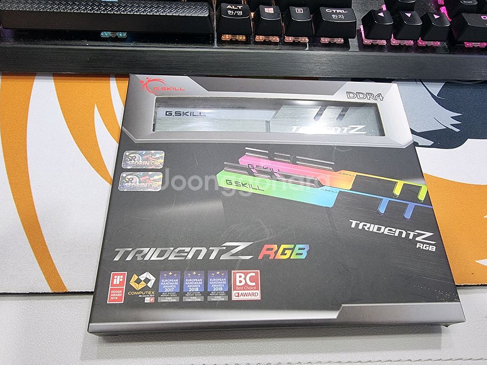 TRIDENT Z RGB DDR4 3200 16GB--0