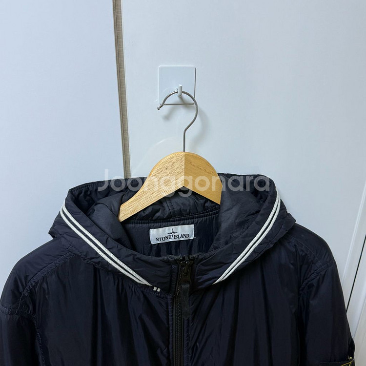 (XL)스톤아일랜드 크링클랩스 프리마로프트 후드바람막이--2