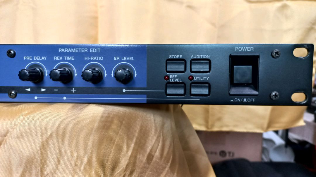 야마하 REV500 디지털 리버브 프로세서 이미지