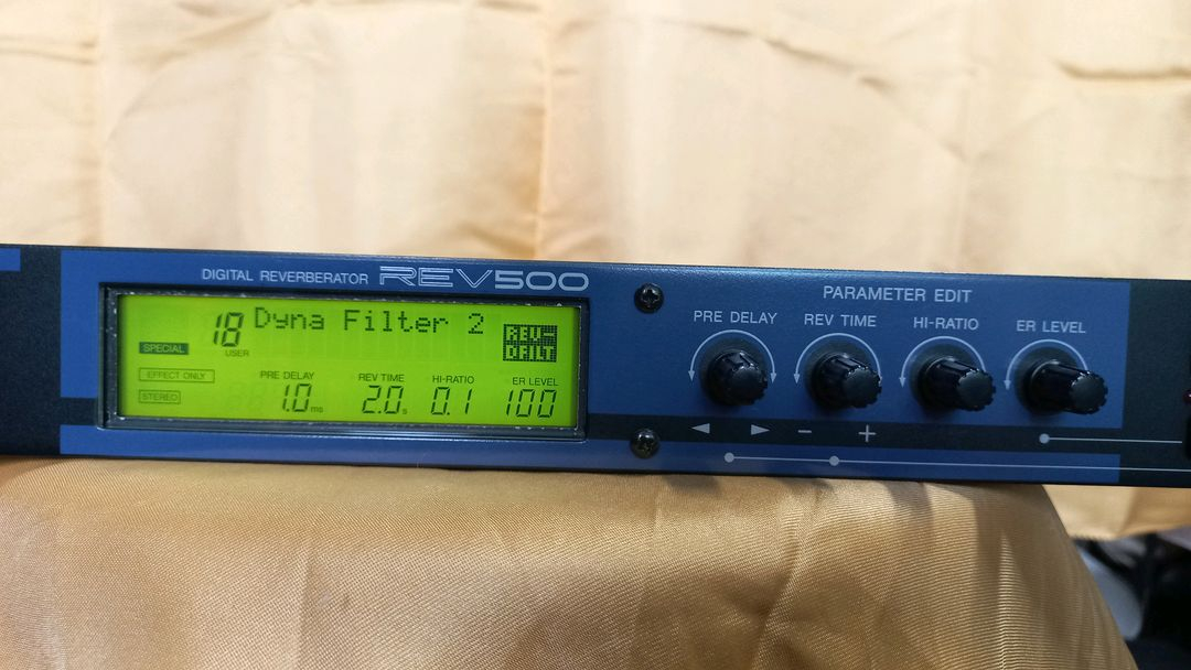 야마하 REV500 디지털 리버브 프로세서 이미지