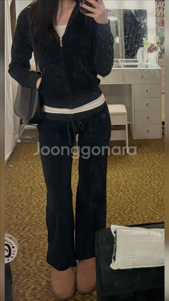 쥬시꾸뛰르 벨벳 트레이닝 블랙 셋업--1
