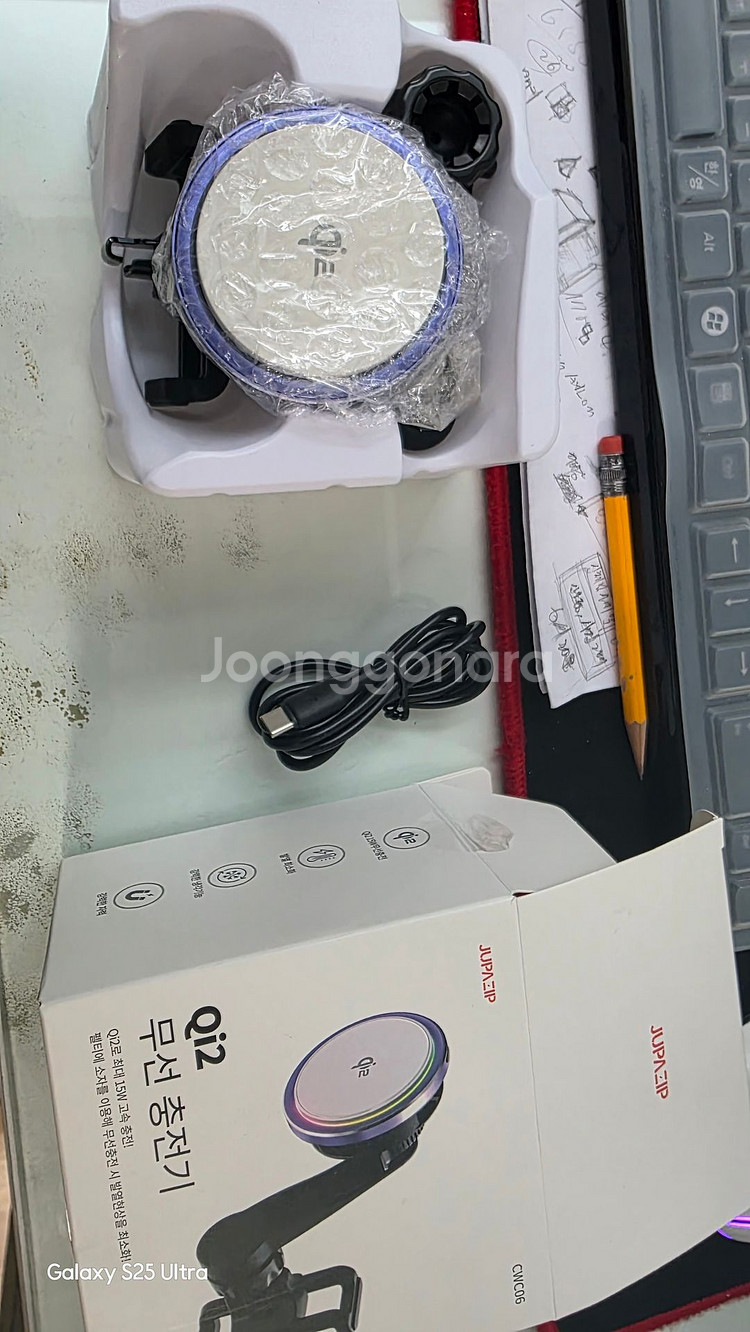 주파집QI2 맥세이프 충전기 팝니다.--1
