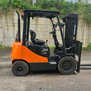 중고지게차 두산 D20S-7 디젤 2톤 3단 지게차