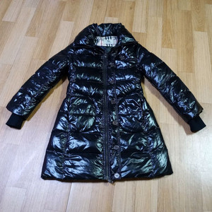 버버리 유광 다운패딩 UK8싸이즈