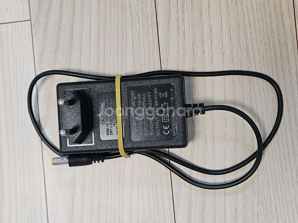 어댑터 21v0.8a--1