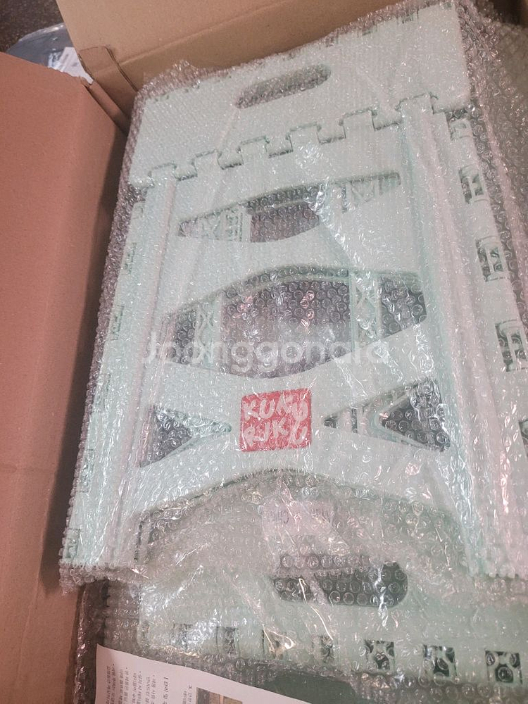 (새상품) 캠핑 쿠쿠리쿠 테이블 의자세트--2