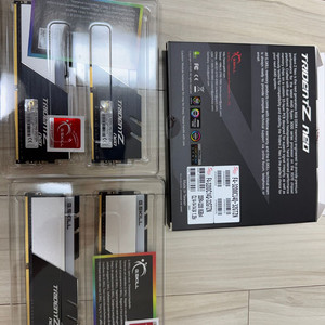 ddr4 3200 cl14 32gb (8*4) 쿼드킷