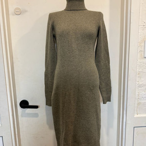 폴로 터틀넥 니트 원피스