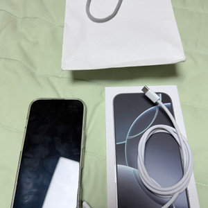 아이폰16pro 화이트 128g (카메라 무음) 배