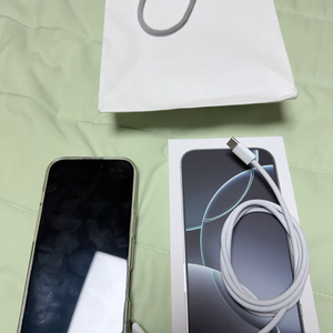 아이폰16pro 화이트 128g (카메라 무음) 배