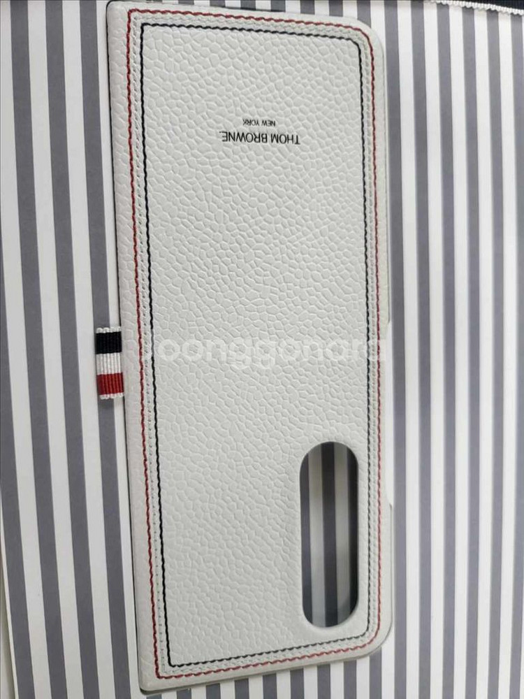 [ 추석할인 ] 갤럭시 폴드3 톰브라운 백커버 케이스--0