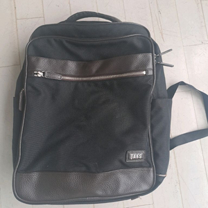 닥스 블랙 백팩