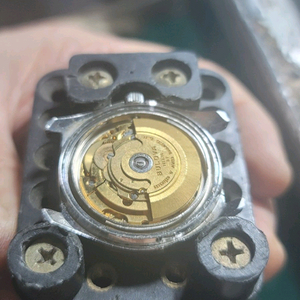Bulova 오토매틱 시계입니다빈티지한 디자인이 돋보이