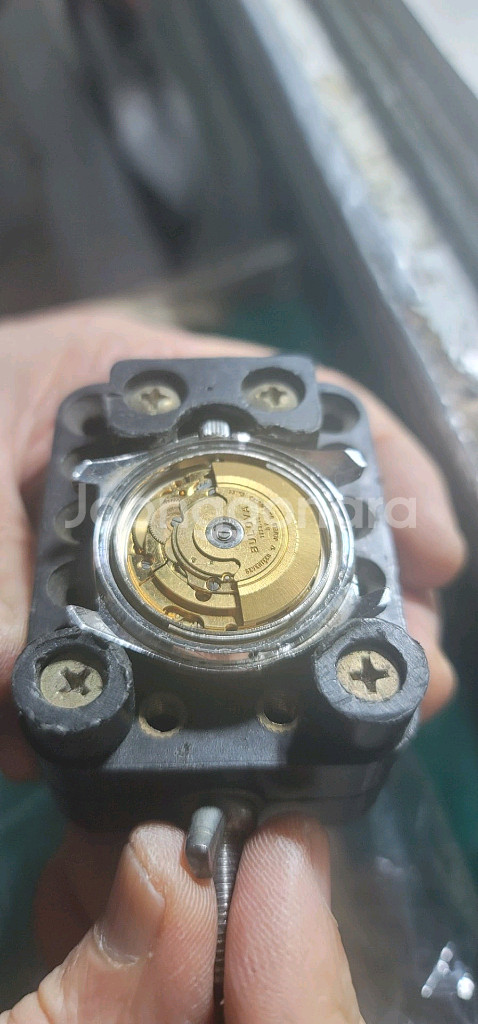 Bulova 오토매틱 시계입니다빈티지한 디자인이 돋보이--7