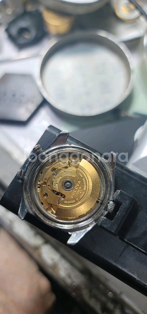 Bulova 오토매틱 시계입니다빈티지한 디자인이 돋보이--8