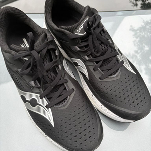 써코니 엔돌핀 스피드4 사이즈285 팝니다.