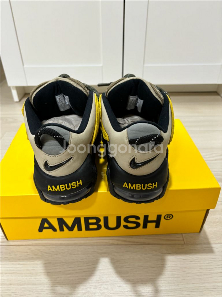 나이키 앰부쉬 업템포 로우 230 팝니다--2