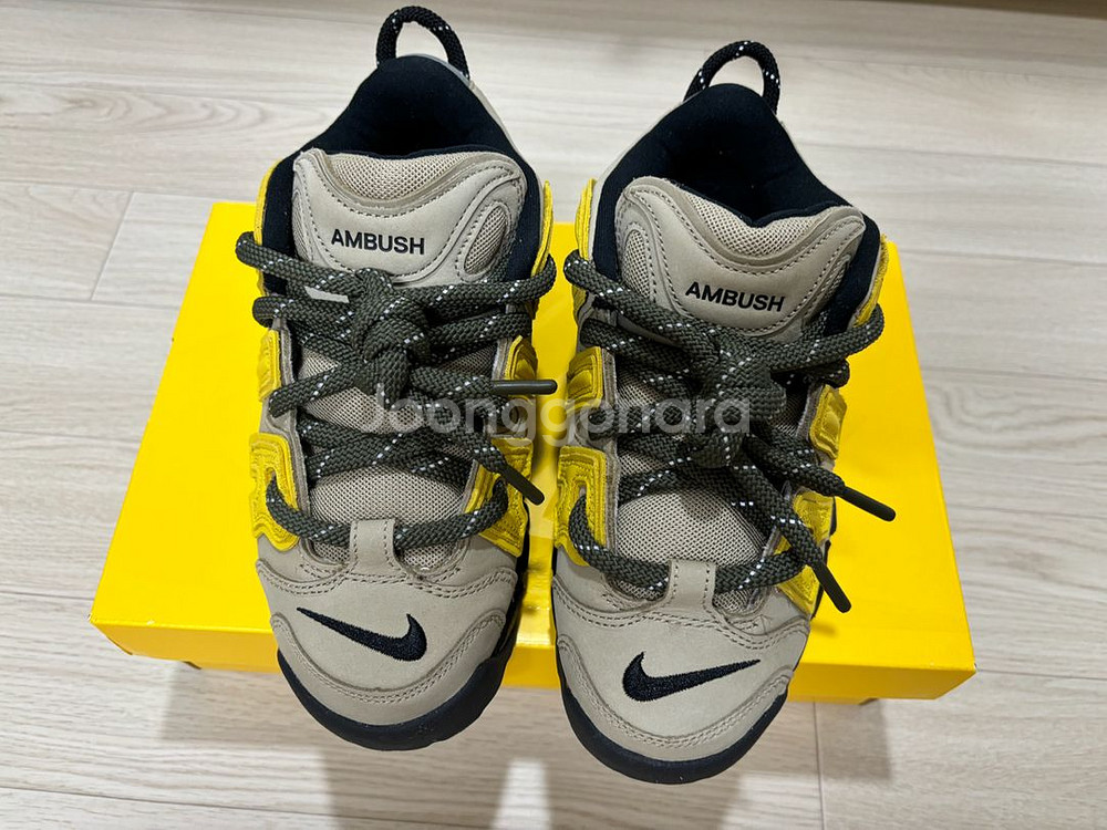 나이키 앰부쉬 업템포 로우 230 팝니다--0