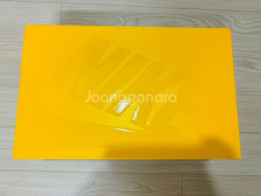 나이키 앰부쉬 업템포 로우 230 팝니다--8