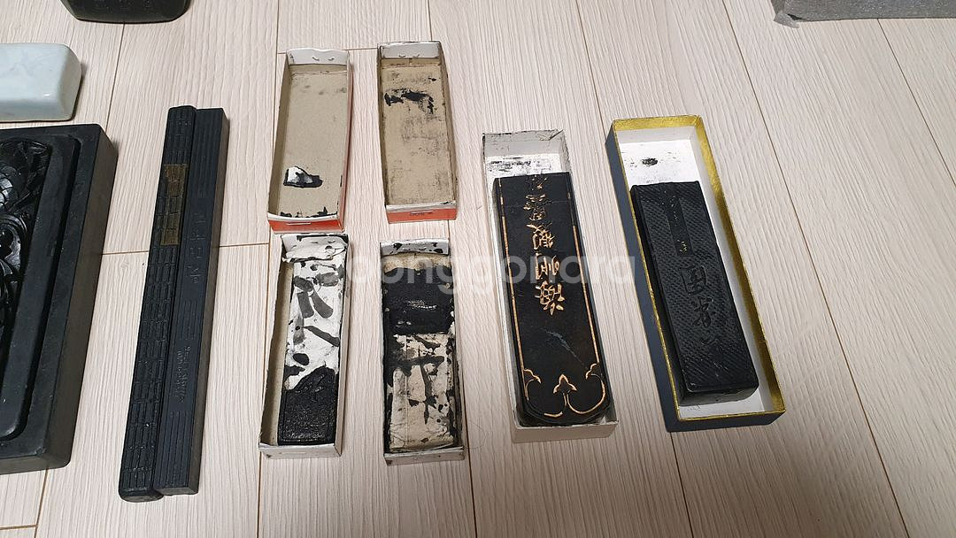 서예도구(붓걸이, 붓, 벼루, 연적, 먹, 먹물)팝니다--3