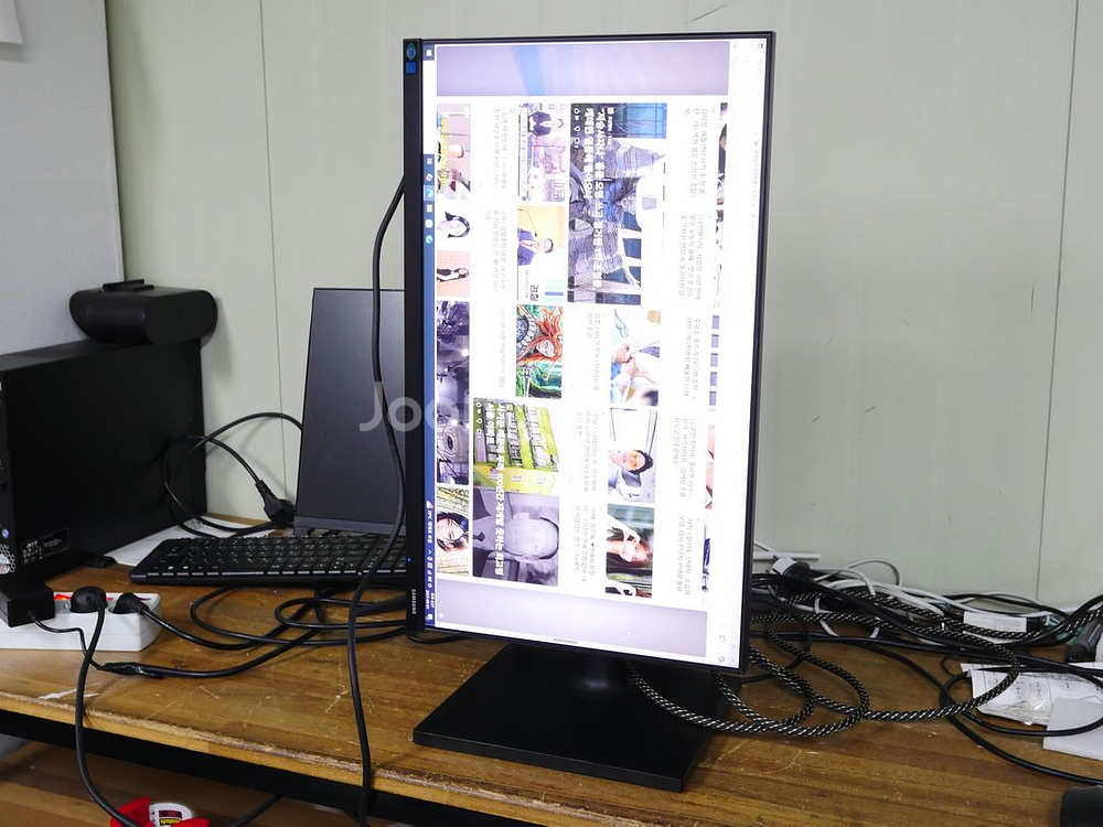 삼성 24인치 LED 피벗 모니터 F24T450FQK--2