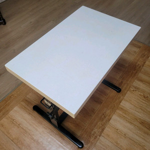 캠핑카 카라반에서 사용 높이 조절 식탁.테이블