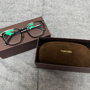 톰포드 TOMFORD TF5921 사각 뿔테 안경테