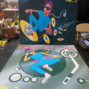 디스코 타운 믹스 LP Vol.2와 Vol.3 2장입니