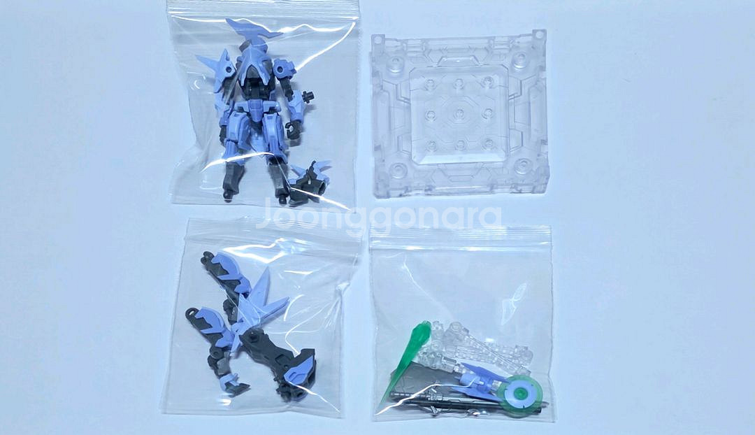 건담, 헥사기어 같은 조립 피규어 2종 팔아요--0