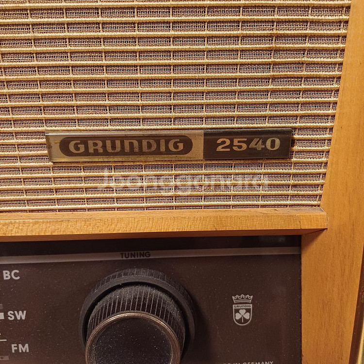 그룬딕 진공관 라디오 2540U (AUX가능)--2