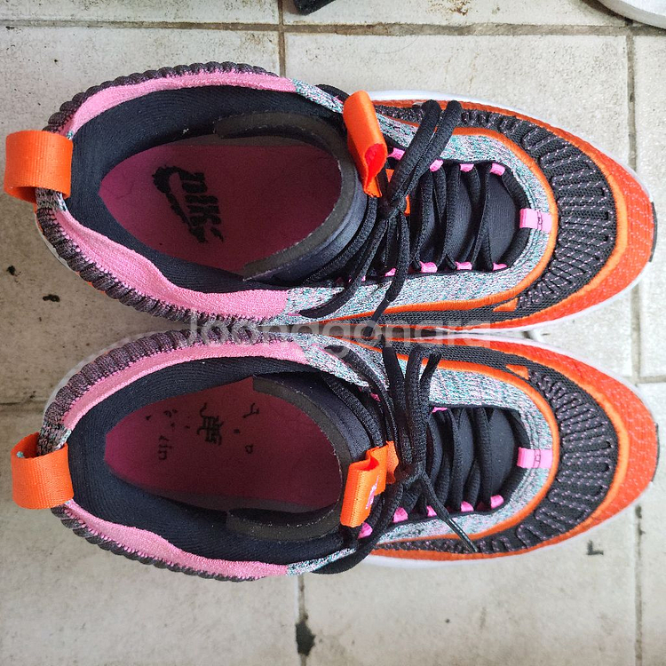 나이키 코스믹 유니티3--0