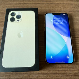 아이폰 13프로맥스 128GB 골드 팝니다.
