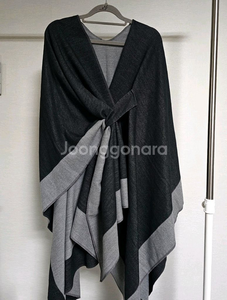 미착용 프리) 블랙/회색 숄 스타일 판초--2