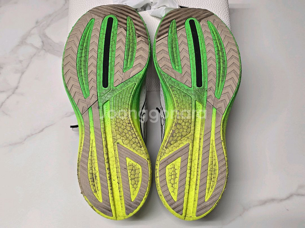 써코니 엔돌핀 스피드 3 280 러닝화--4