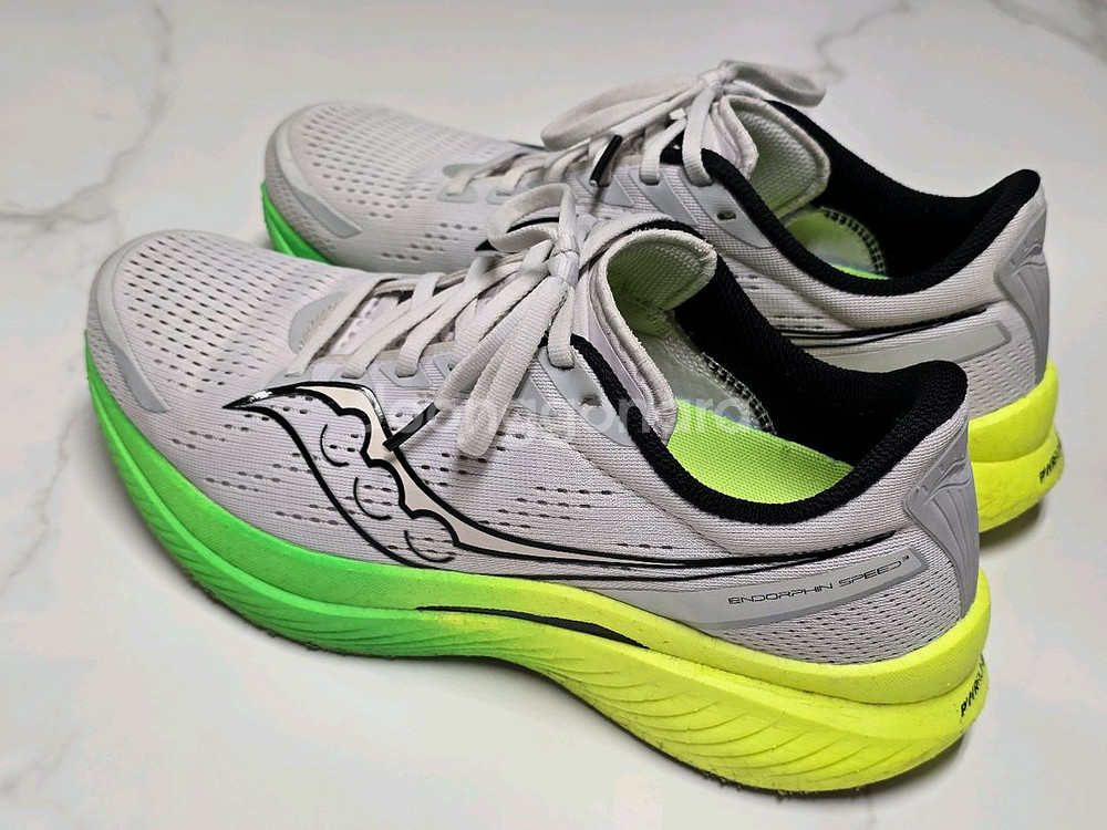 써코니 엔돌핀 스피드 3 280 러닝화--1