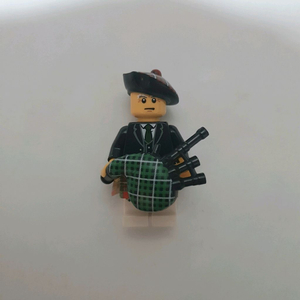 레고 8831 미니피규어 시즌7 백파이퍼 피규어 팝니다