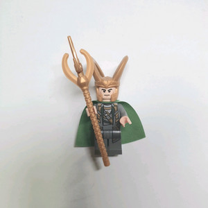 레고 6868 마블 어벤져스 로키 피규어 팝니다