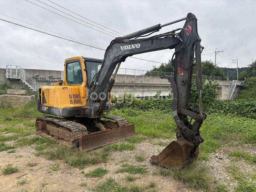 공투 볼보 굴삭기 농장용 1350만원 판매합니다.--1