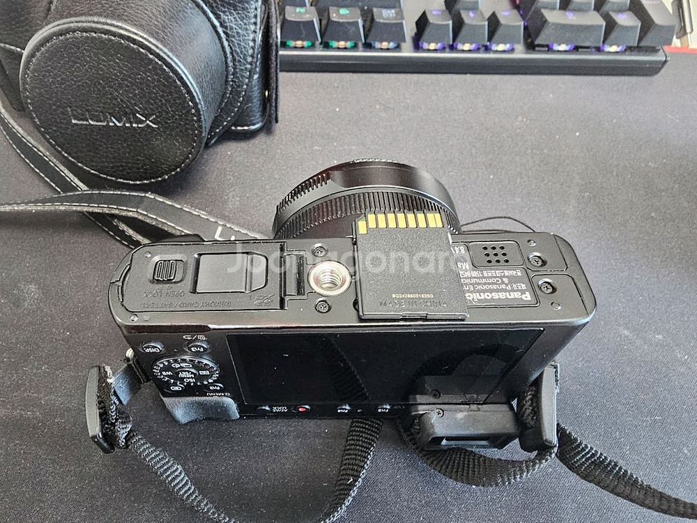파나소닉 루믹스 LX100M2 팝니다.(3천컷)--3