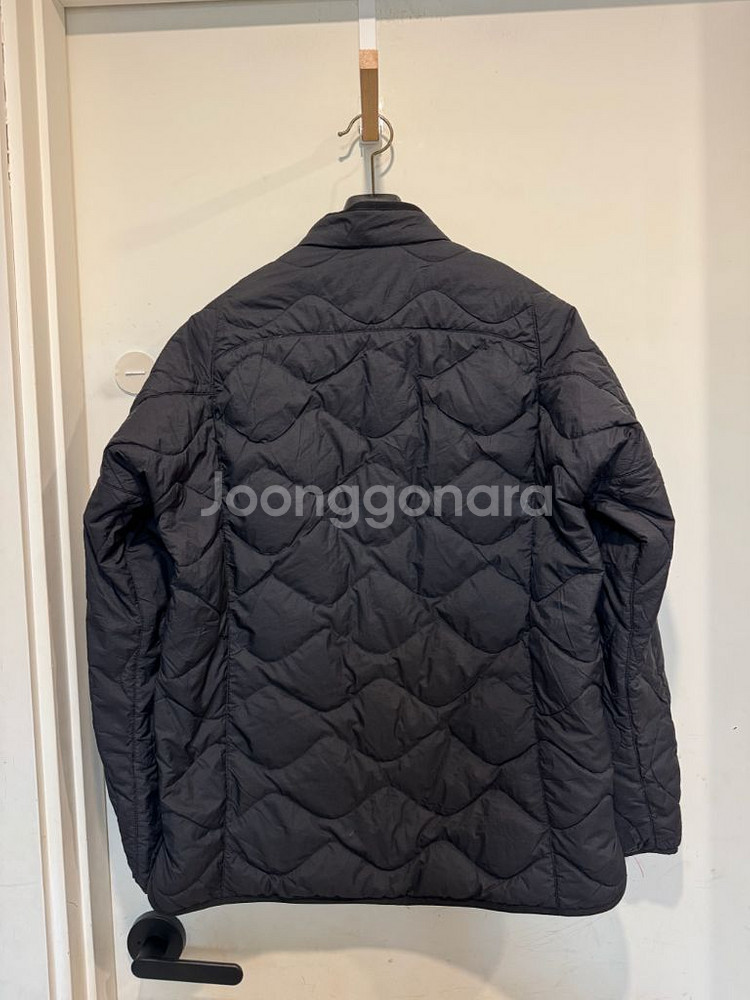 유니클로 x 화이트마운티니어링 다운 자켓--1