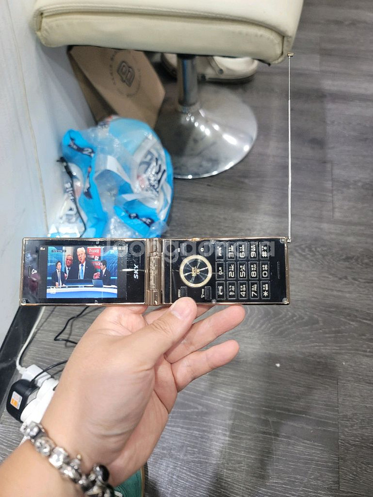 소장용 sky u700s골드dmb폴더폰판매합니다--0