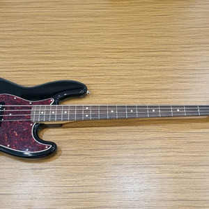 Fender Vintera2 60s jazz bass
