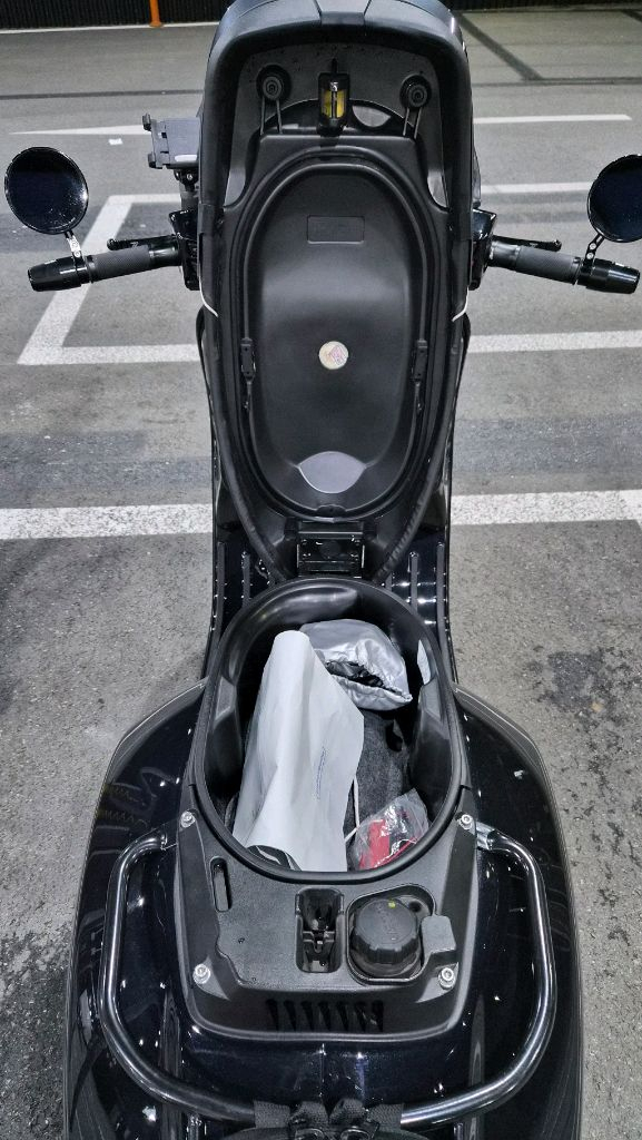 베스파 gts300 슈퍼테크 블랙 22년식--6