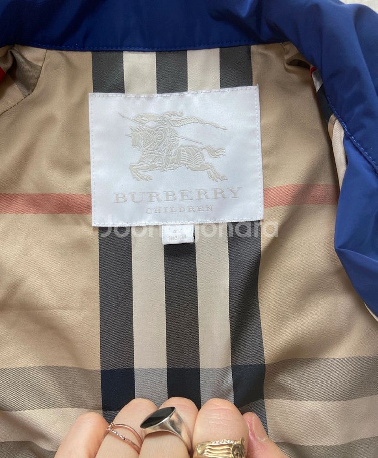 버버리 키즈 트렌치코트 바람막이 4y--5