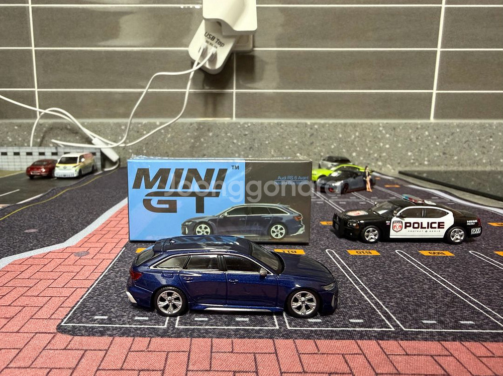 1:64 미니gt rs6 Avant--1