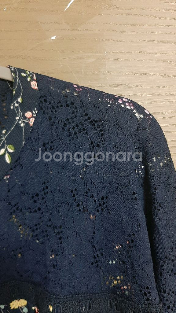 (새상품)브이시즌루즈핏셔츠--2