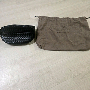 [상태 A급] 보테가베네타 인트레치아토 레더 벨트백