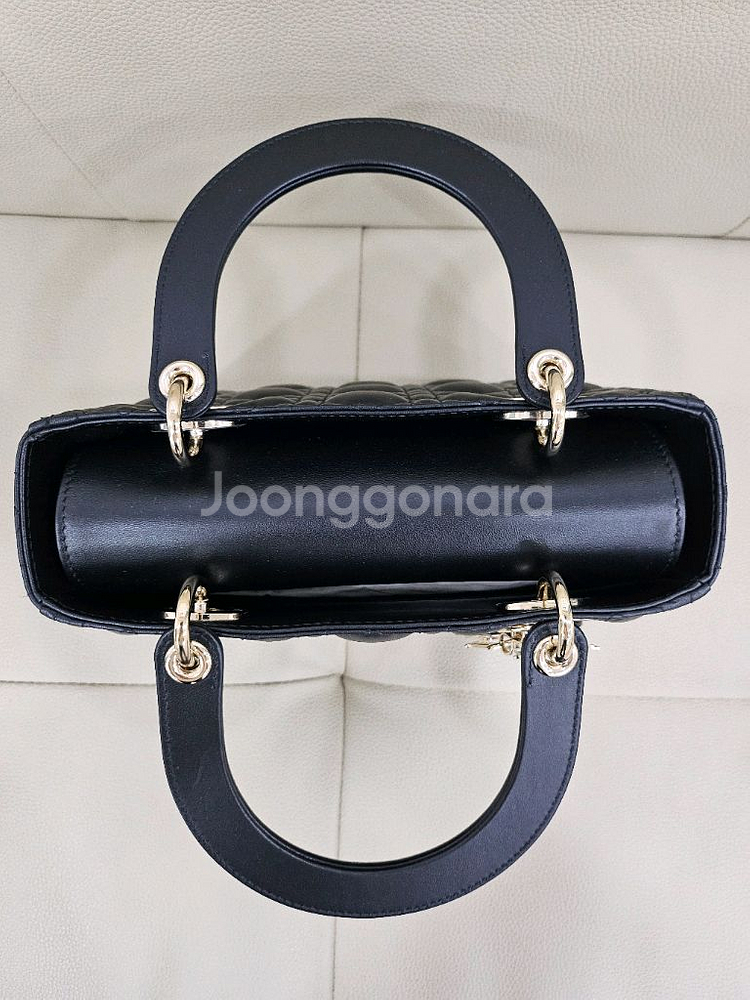 디올 레이디백 미듐 램스킨 블랙 은장 M0565ONGE--3