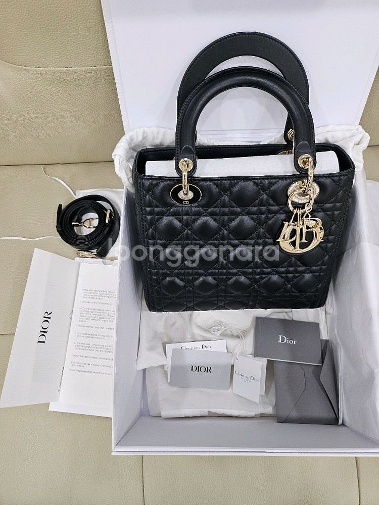 디올 레이디백 미듐 램스킨 블랙 은장 M0565ONGE--9
