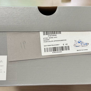 발렌시아가 뉴러너 42사이즈